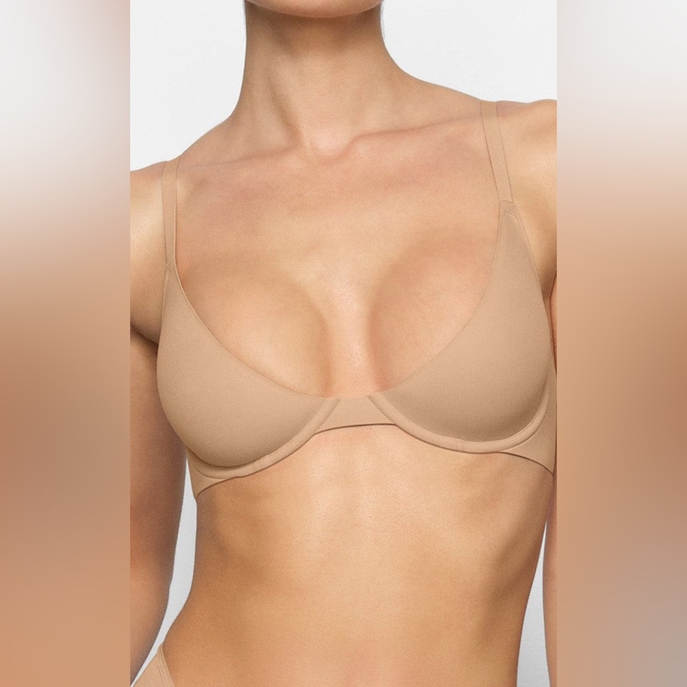 Skims Fits Everybody Plunge Bra in Color Oxide-New